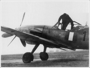 Loris Baldi sale a bordo di "Silva", Me Bf109G al quale aveva dato il nome della fidanzata. 