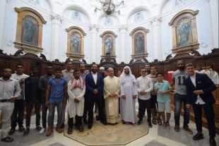 Cattolici e musulmani nella Cattedrale di Bari