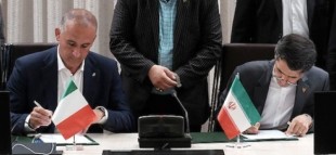 La firma dell'accordo Fs-Iran