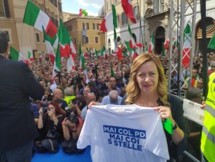 Giorgia Meloni, in piazza a Roma contro il governo