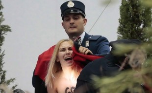 femen_gendarme