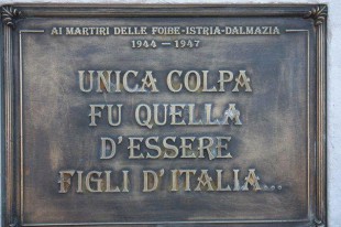Un targa per ricordare foibe ed esodo degli italiani dall'Istria e dalla Dalmazia