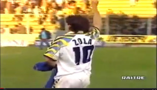 Zola con la maglia del Parma