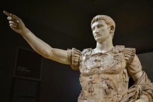 Statua di Augusto dalla villa di Livia Prima Porta (Musei Vaticani)