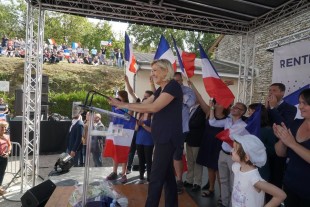 Marine Le Pen con il suo popolo