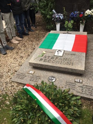La tomba di Stefano Recchioni al Verano
