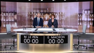 Lo studio di Tf1 dove si sono scontrati nell'ultimo dibattito televisivo la Le Pen e Macron