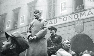Mussolini a Milano dove tenne l'ultimo comizio al Lirico nel 1944