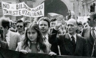 Sergio Giacomelli alla sinistra di Giorgio Almirante