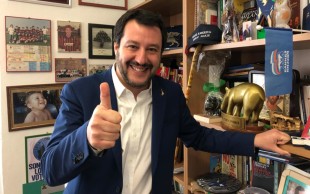 Matteo Salvini nel suo studio
