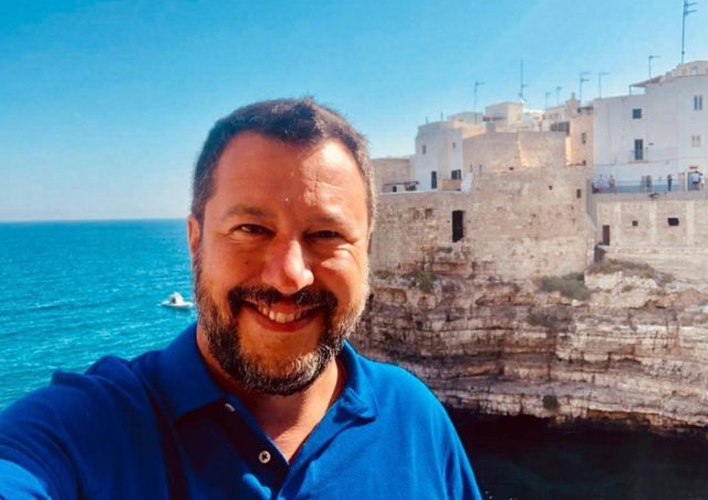 Matteo Salvini sulla Lama monachile di Polignano, in Puglia