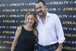 Giorgia Meloni con Matteo Salvini ad Atreju
