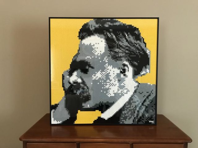Nietzsche in un ritratto con mattoncini Lego